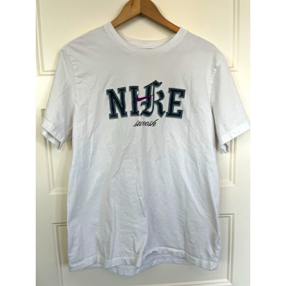 Nike Sportswear HBR DNA Tee White Men’s XL Gothic Spell Out Embroidered Swoosh